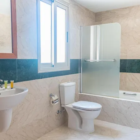 Sandy Villas, 5 Joanna * Polis